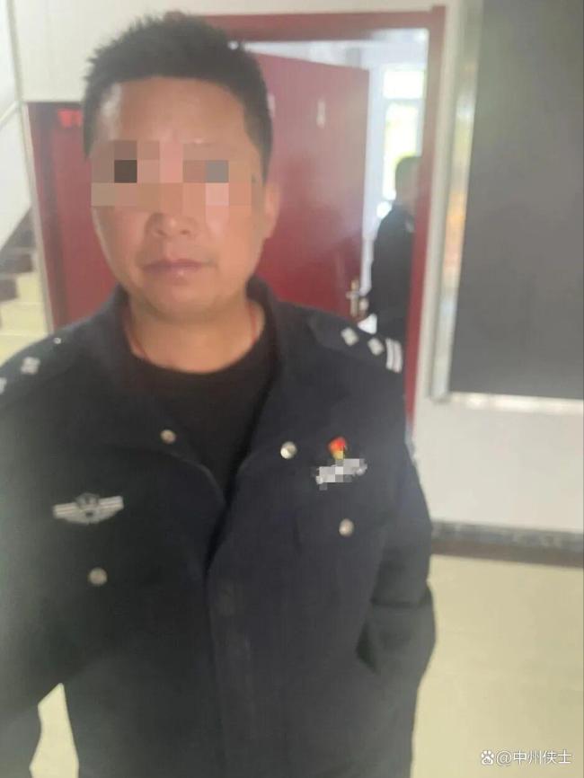 母亲派出所里遭民警责骂，男子插话后被拖进女厕群殴：涉案民警获刑8个月！