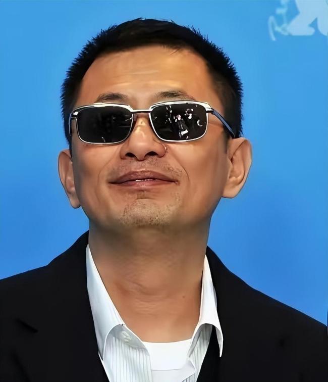 蓝底白字后，古二再曝两段录音，王家卫“跌落神坛” 繁花落尽皆过客