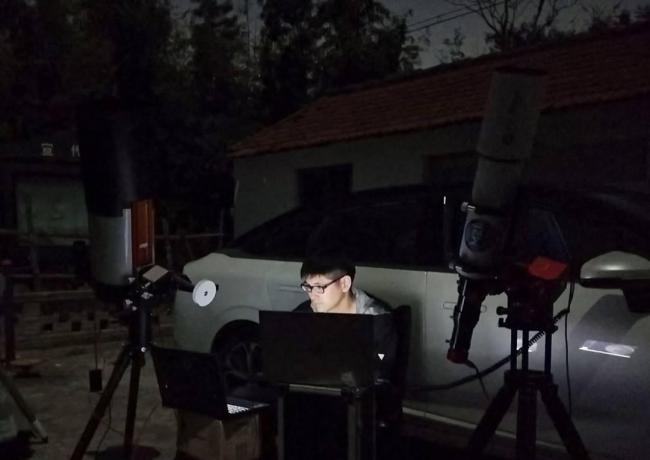 男子拍到中国空间站“凌超级满月” 天文爱好者的震撼之作