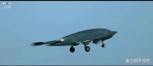 歼-20能不能上舰 与攻击-11混编飞行引发热议