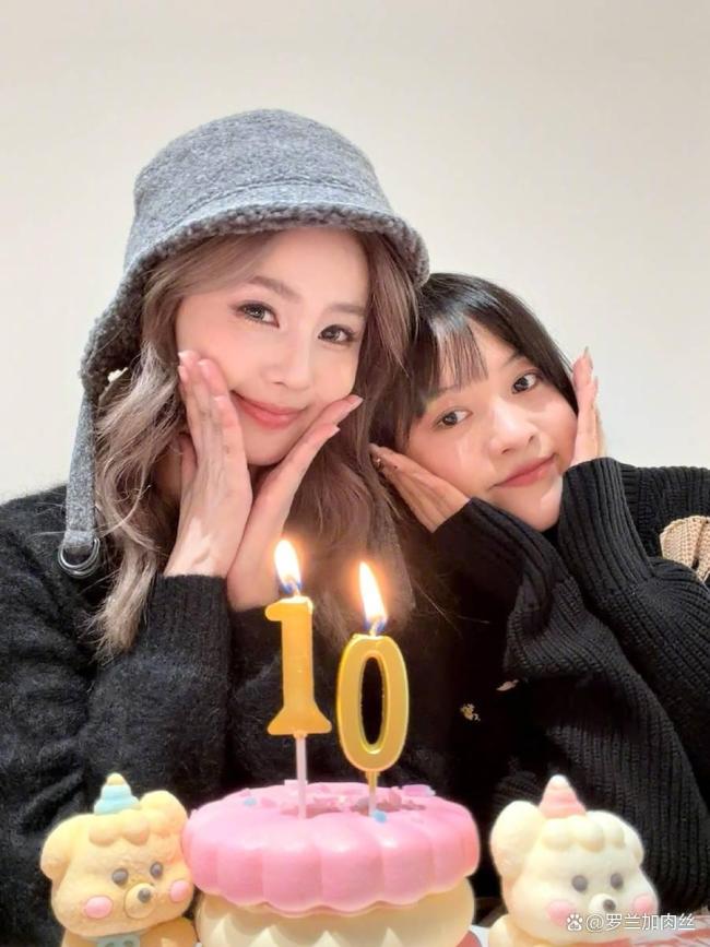 白鹿庆祝与呵呵十周年 十年情深似姐妹