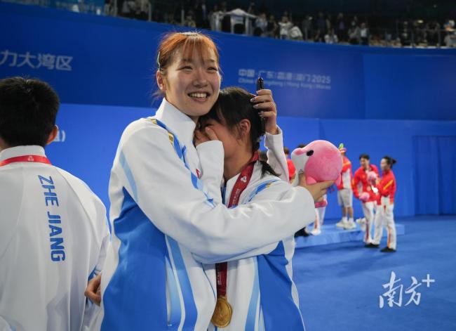 浙江羽毛球队女团3∶0夺金 国手竞技显实力