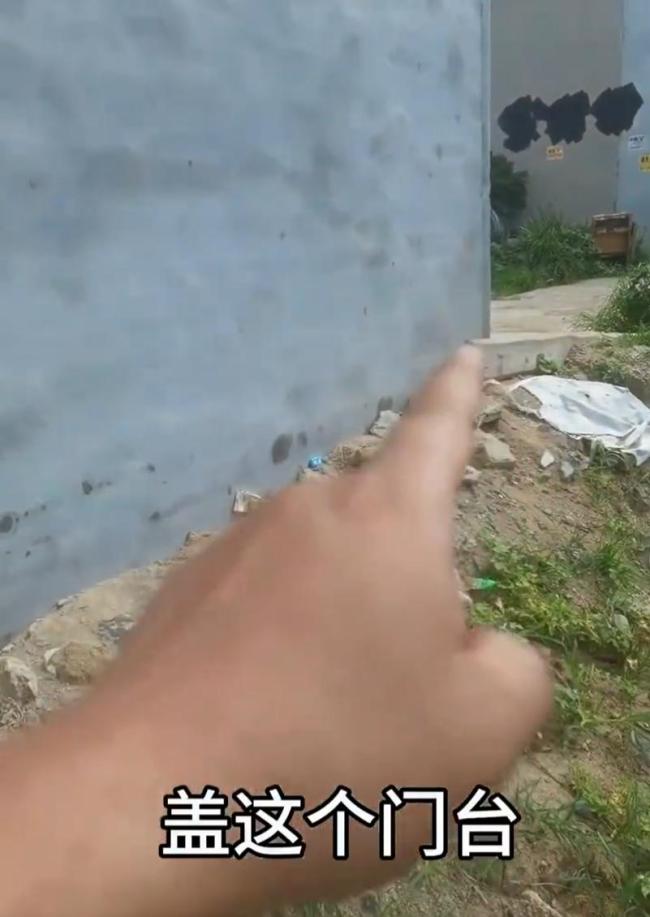 一家5口被害案家属情绪数度崩溃 土地纠纷引发悲剧