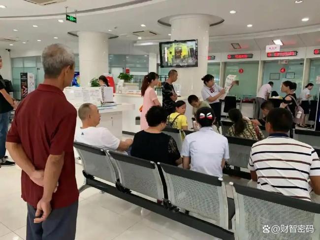 银行下场卖房释放了什么信号 市场迎来“超级房东”