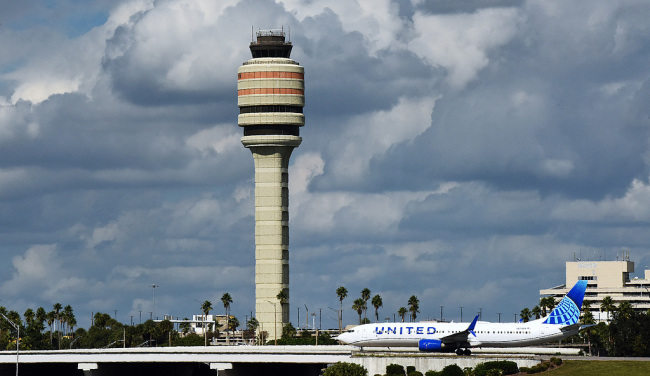美國部分空管人員獲補發“停擺”期間七成薪資