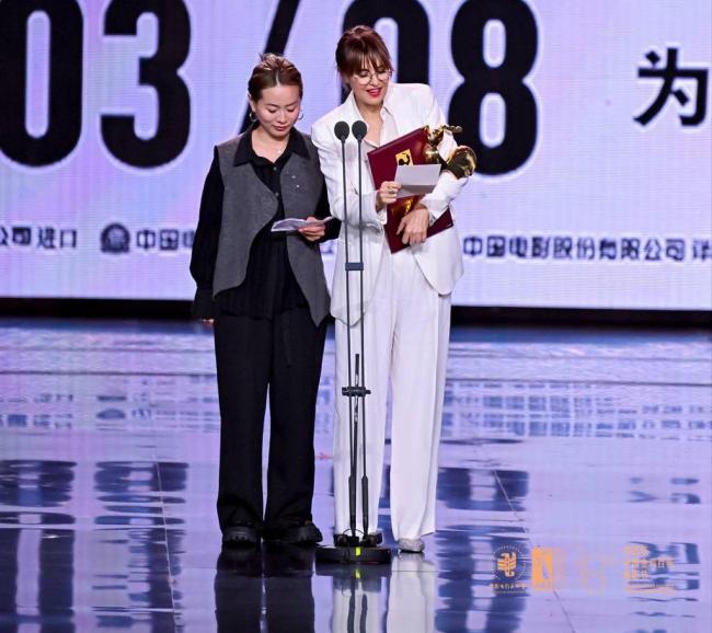 《<strong>还有明天</strong>》获金鸡奖最佳外语片奖 独特视角致敬新现实主义