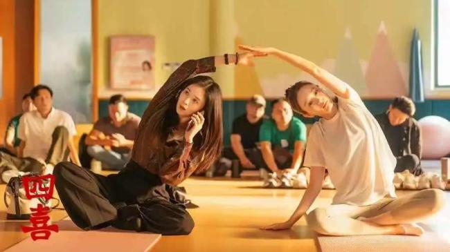 《四幸福》上演“三母争女”和家庭伦理下的温