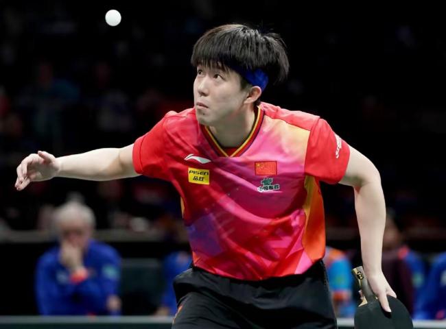 王楚钦首局11比7 状态火热开门红