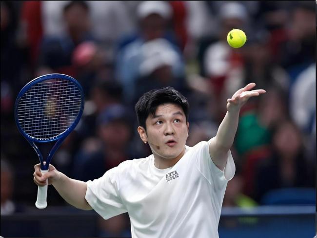 樊振东主动陪林诗栋练球 世界冠军的传承与指导