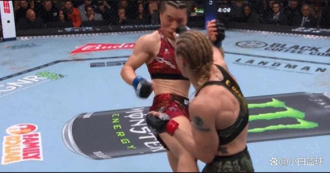 张伟丽舍甫琴科地面缠斗 子弹姐全面压制