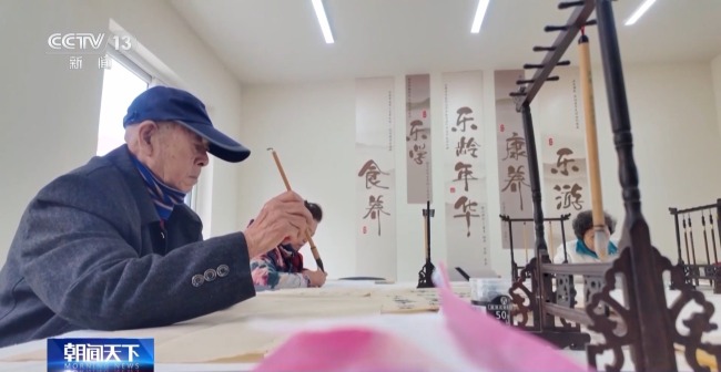 外骨骼機器人、智能拐杖 社區養老有多“潮”?