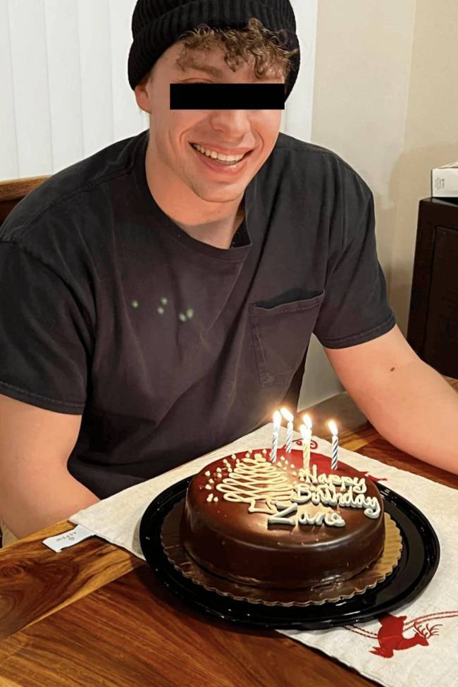 23岁美国男大疑被AI诱导自杀 虚拟对话引发悲剧