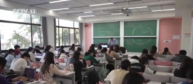 多所高校压学分减“水课” 提升课程质量与学生自主性