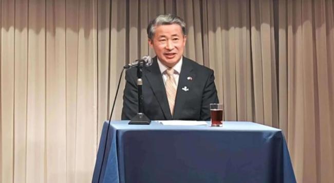 日本高官抵京 面对记者提问一言不发 尴尬现场翻车