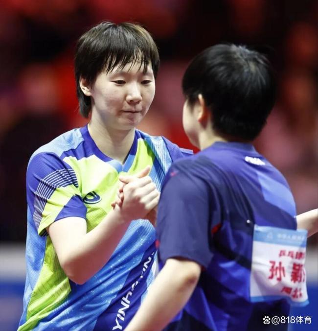 王曼昱被孙颖莎夸红温了！评价莎莎球技和发言都很全面，在强的过程中想着更强