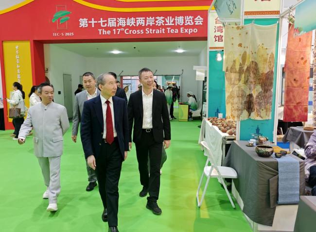 龍宇翔出席第十七屆海峽兩岸茶業(yè)博覽會開館式
