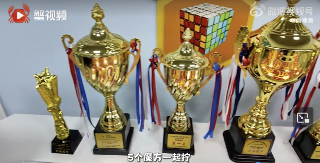 12岁魔方少年带病逆袭成亚洲冠军 不惧挑战刷新纪录