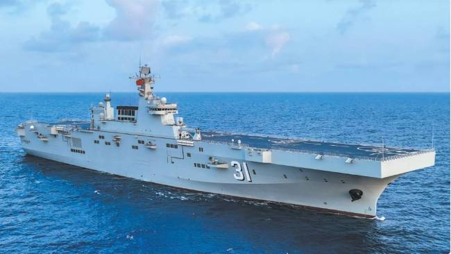 博主:四川舰海试意义不输航母 展示海军技术实力