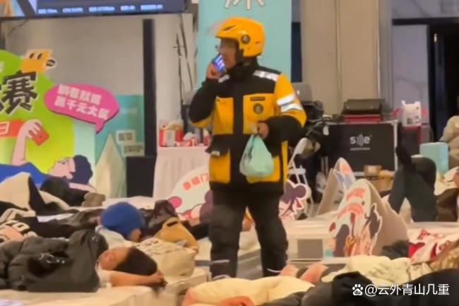 包头“躺平大赛”54人已躺超24小时 奇葩比赛引热议