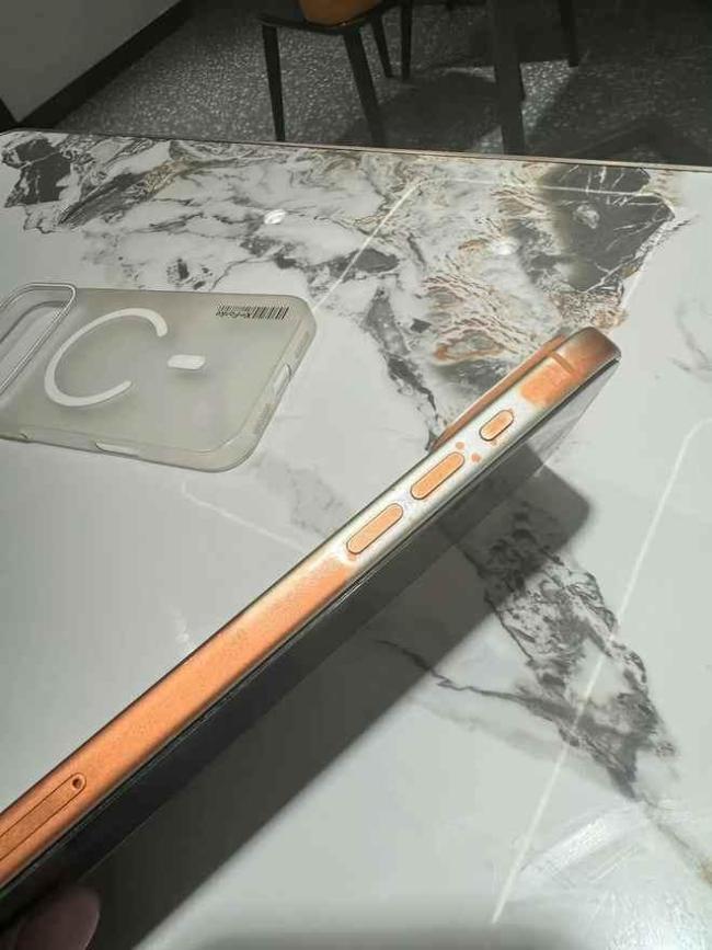 曝iPhone17 Pro Max被湿巾擦掉色 或为个案引发讨论