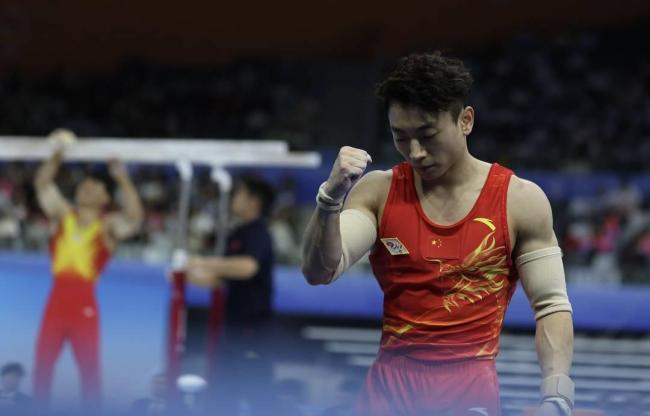 邹敬园夺体操男子双杠金牌 完美表现锁定胜局