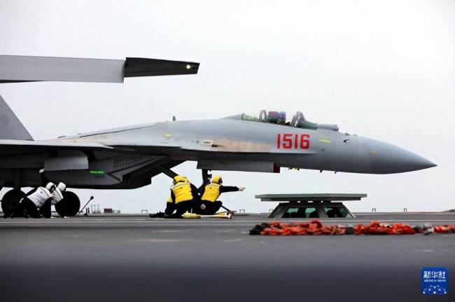 博主:四川舰海试意义不输航母 展示海军技术实力