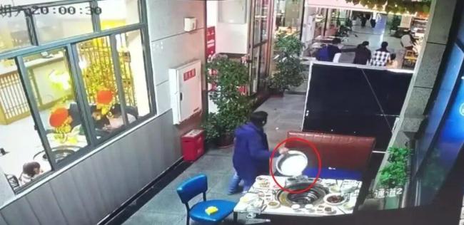 顾客吃火锅逃单还把锅顺走