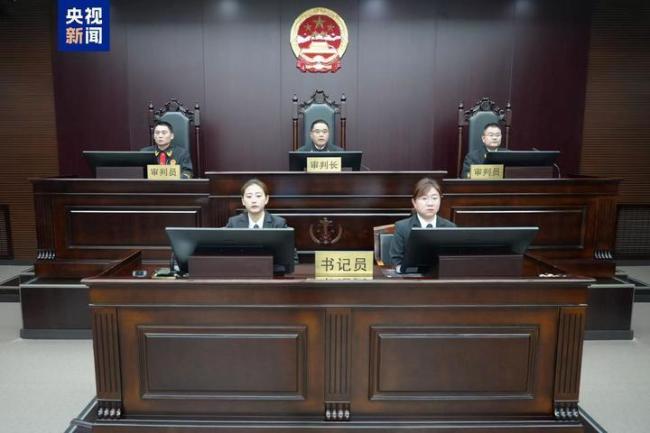 受贿1.17亿余元，黑龙江省人大常委会原党组成员李显刚一审被判无期 巨额贪腐案尘埃落定