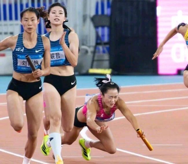 全红婵医院探望梁小静 姐妹情深温暖人心