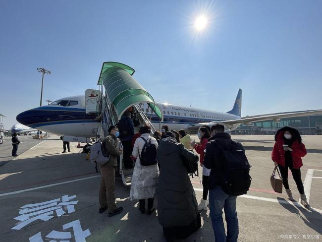 赴日机票断崖式取消 三重危机致旅游“寒潮”