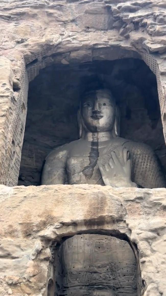 云冈石窟大佛冻得流鼻涕?真相来了 雨水渗漏所致