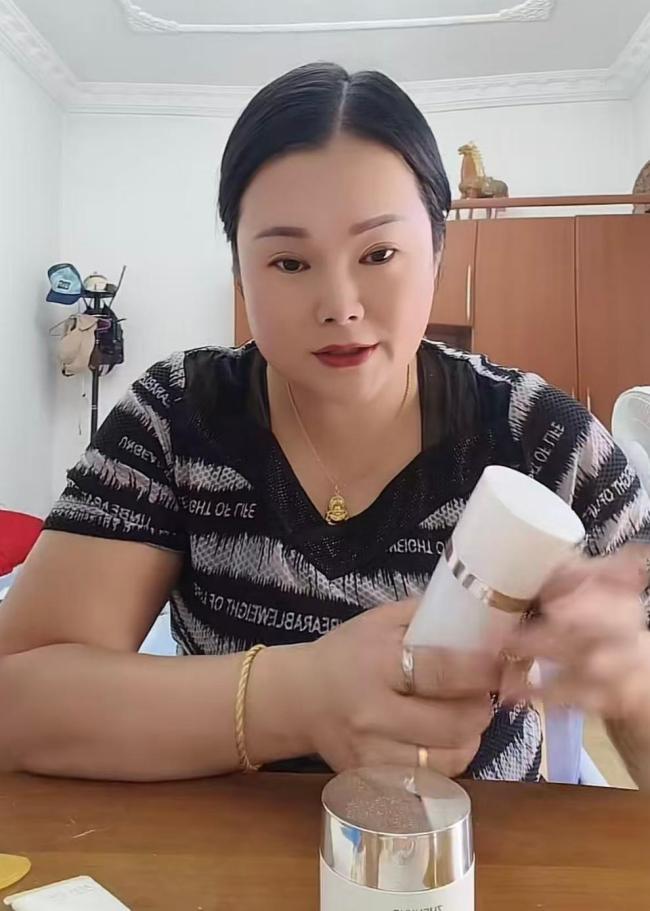 44岁去世博主儿子9岁女儿刚坐月子 生命无常令人惋惜