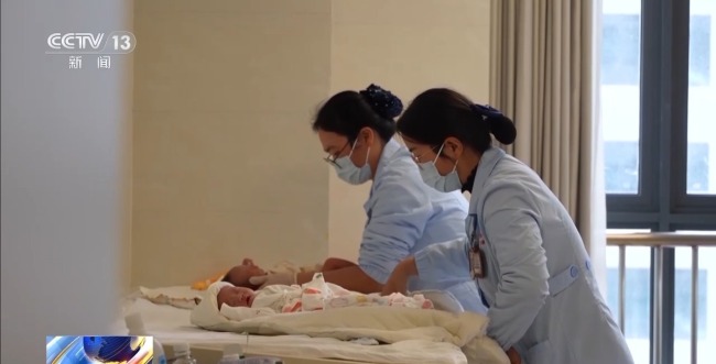 申请流程简化 多地生育支持政策不断完善