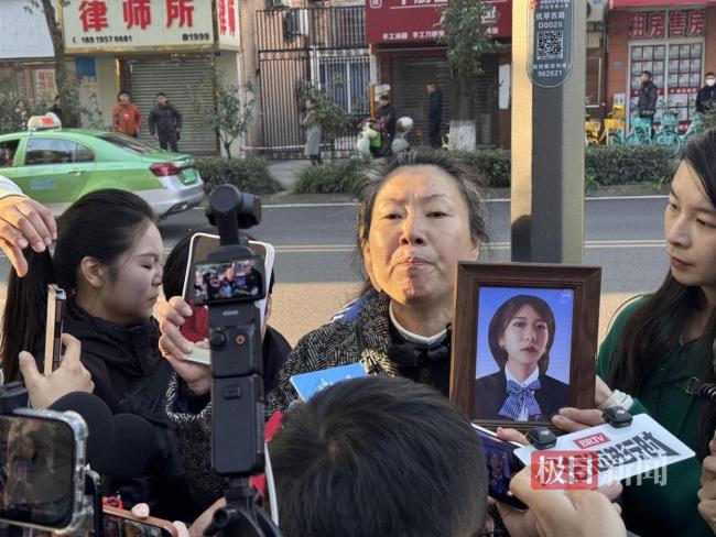 凶手称杀害27岁女子系正当防卫 庭审现场辩解