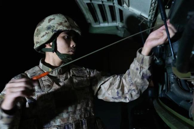 东部战区海军某部昼夜实弹射击 锤炼实战能力