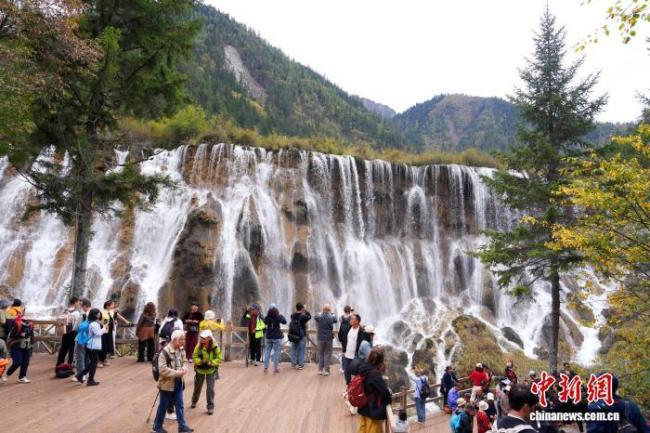 九寨沟景区年度游客突破700万人次 创历史接待新高