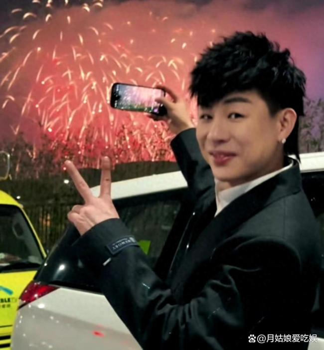 胡彦斌曾给易梦玲送咖啡 恋情曝光甜蜜互动