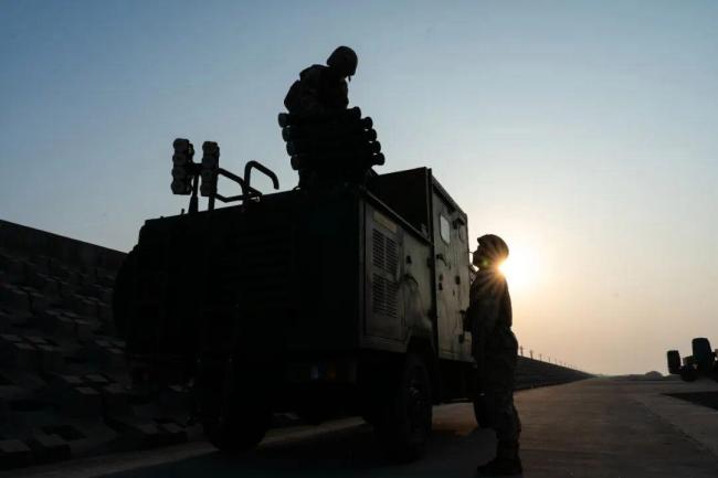 东部战区海军某部昼夜实弹射击 锤炼实战能力