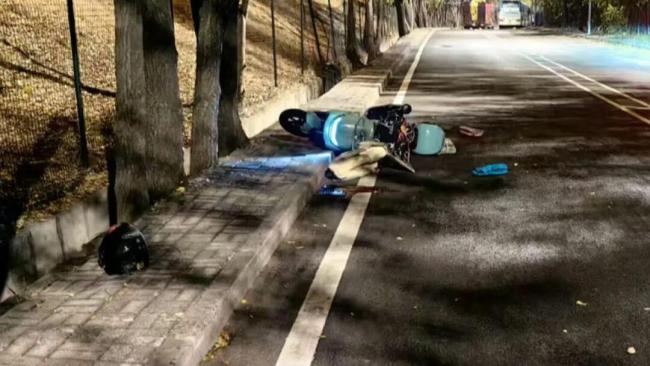 男子醉酒后骑车 路上连摔6次身亡 酒精夺命警示