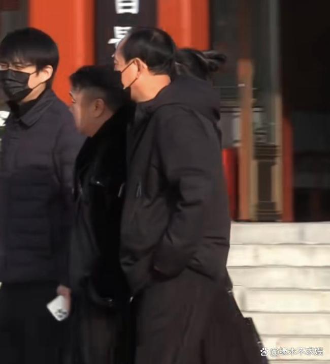 『罗晋』父亲告别仪式举行 亲友与粉丝共寄哀思