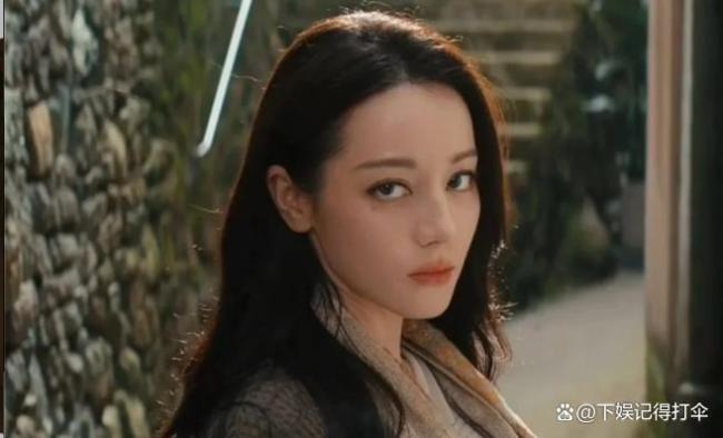 陈星旭在迪丽热巴面前快夹成卡车了 坐腿吻引爆社交平台