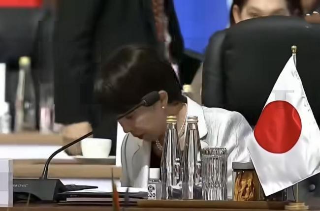 高市早苗会前花几个小时挑衣服 迟到引发关注