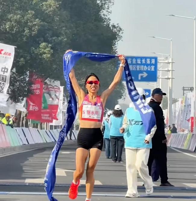 “最快女护士”复出再夺冠感谢领导 破纪录创佳绩