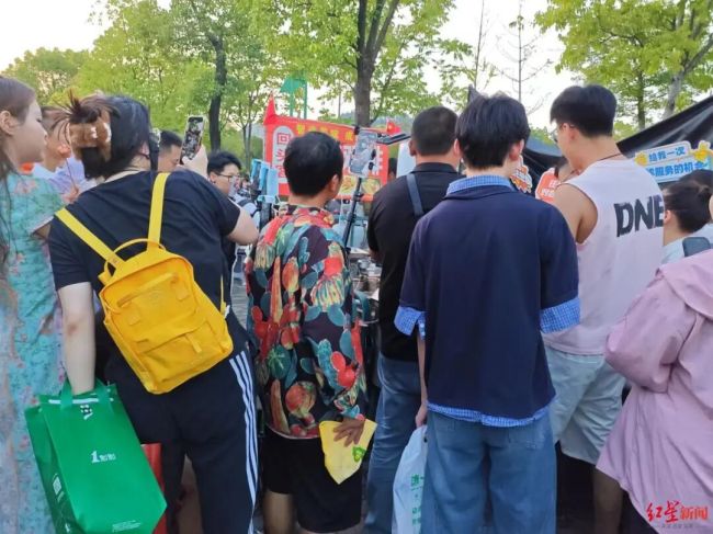 38歲男子辭廚師當(dāng)主播，艱辛追夢