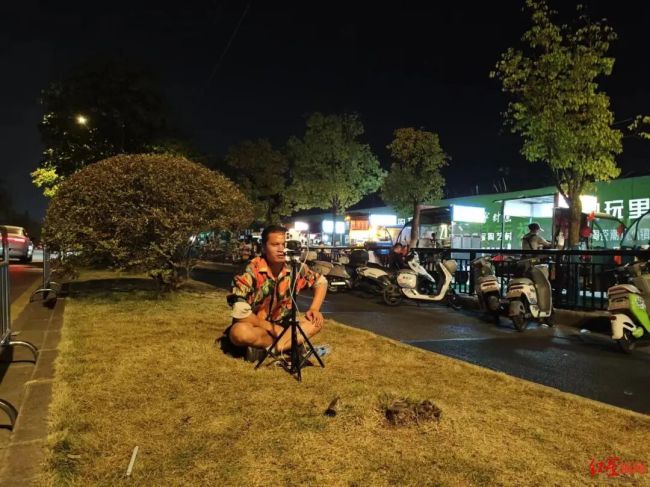 38歲男子辭廚師當(dāng)主播，艱辛追夢