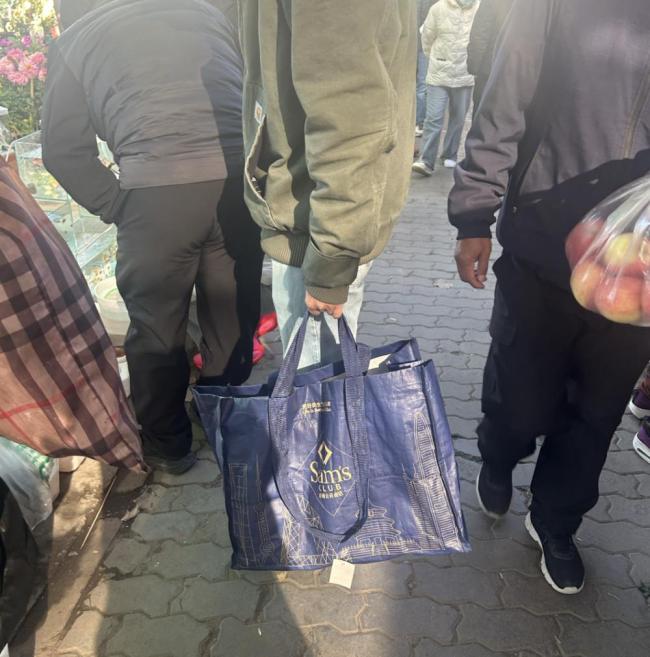 年輕人背山姆購物袋重返大集 傳統(tǒng)集市的新活力