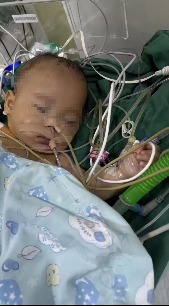 女婴术后死亡家属称绝不私了 家属等待真相