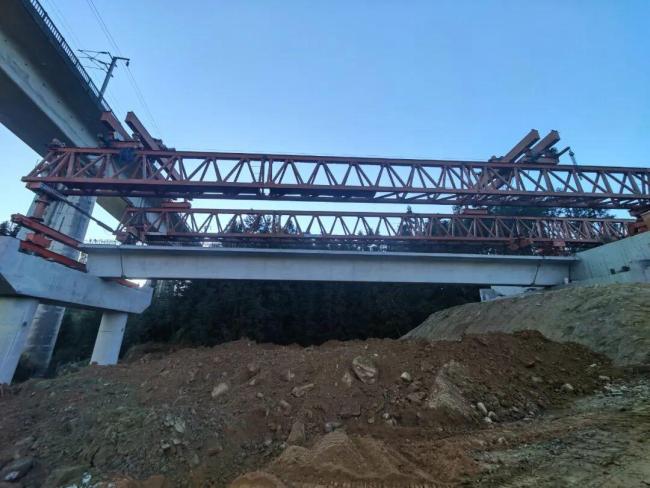 湖南零道等多条高速有新进展 隧道贯通桥梁架设稳步推进