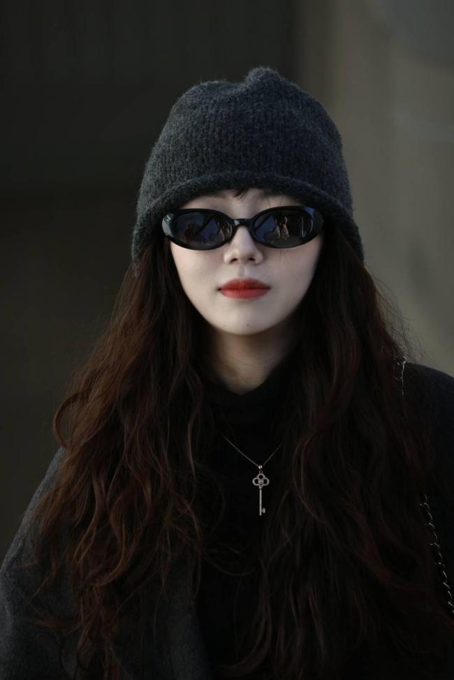 現(xiàn)役站姐代拍200元一小時(shí)火出圈 普通人秒變明星體驗(yàn)