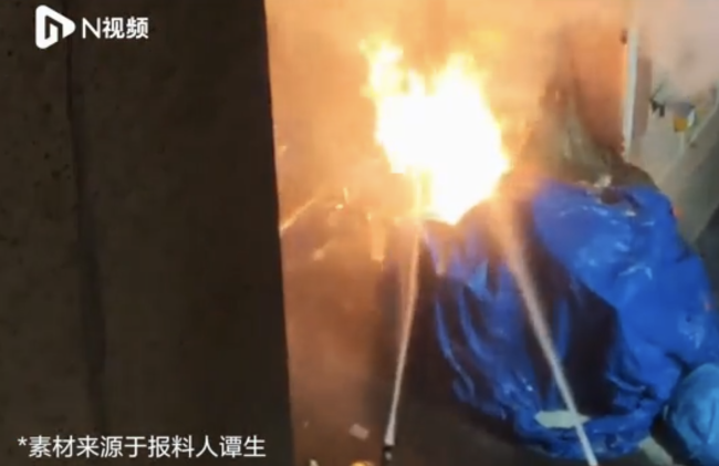 深圳一快遞驛站凌晨突發(fā)大火